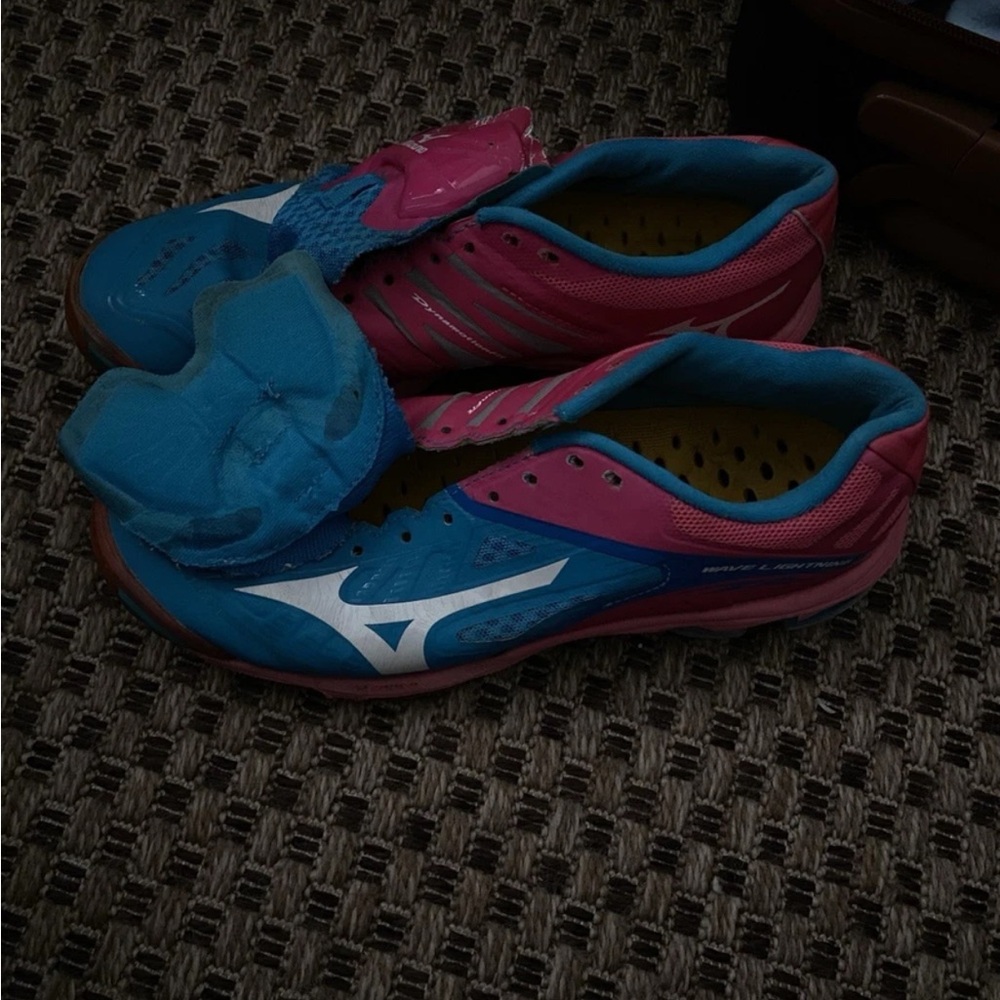 Mizuno volleyball shoes